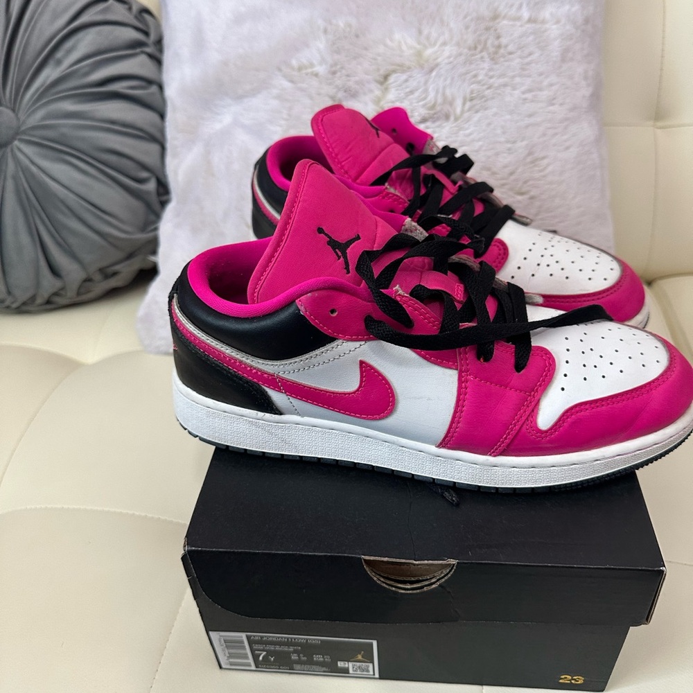 Nike Air Jordan Low size 7 youth